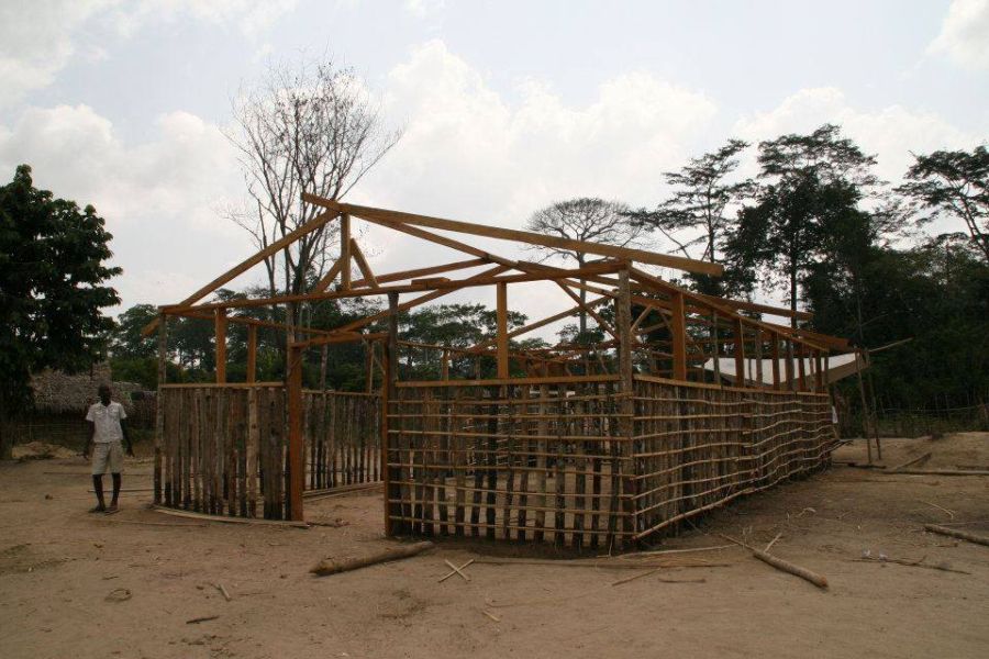 Construction of CFS (Child Friendly Space) in Zwedru County, Liberia. © Nadia Khalid