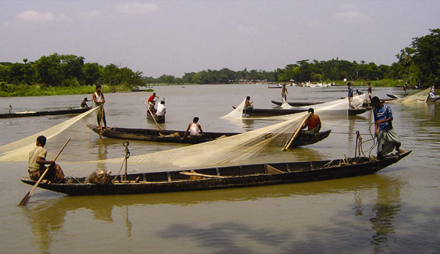 Fishing in Halda River during Spawning Season| image source: bangladeshinformation.info