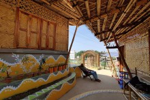 Aloon Lar Shay Pha la (Come and see us) : Display and production center for Rohingya women
